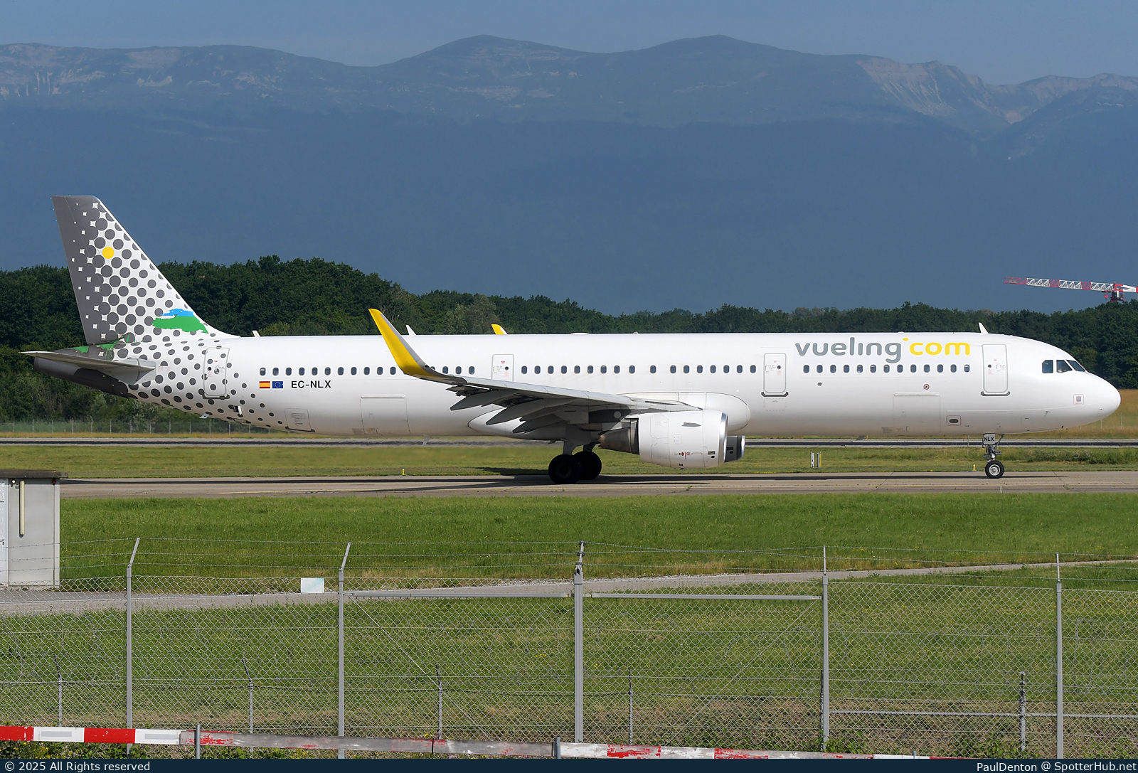 Photo of EC-NLX - Airbus A321-211 operated by Vueling