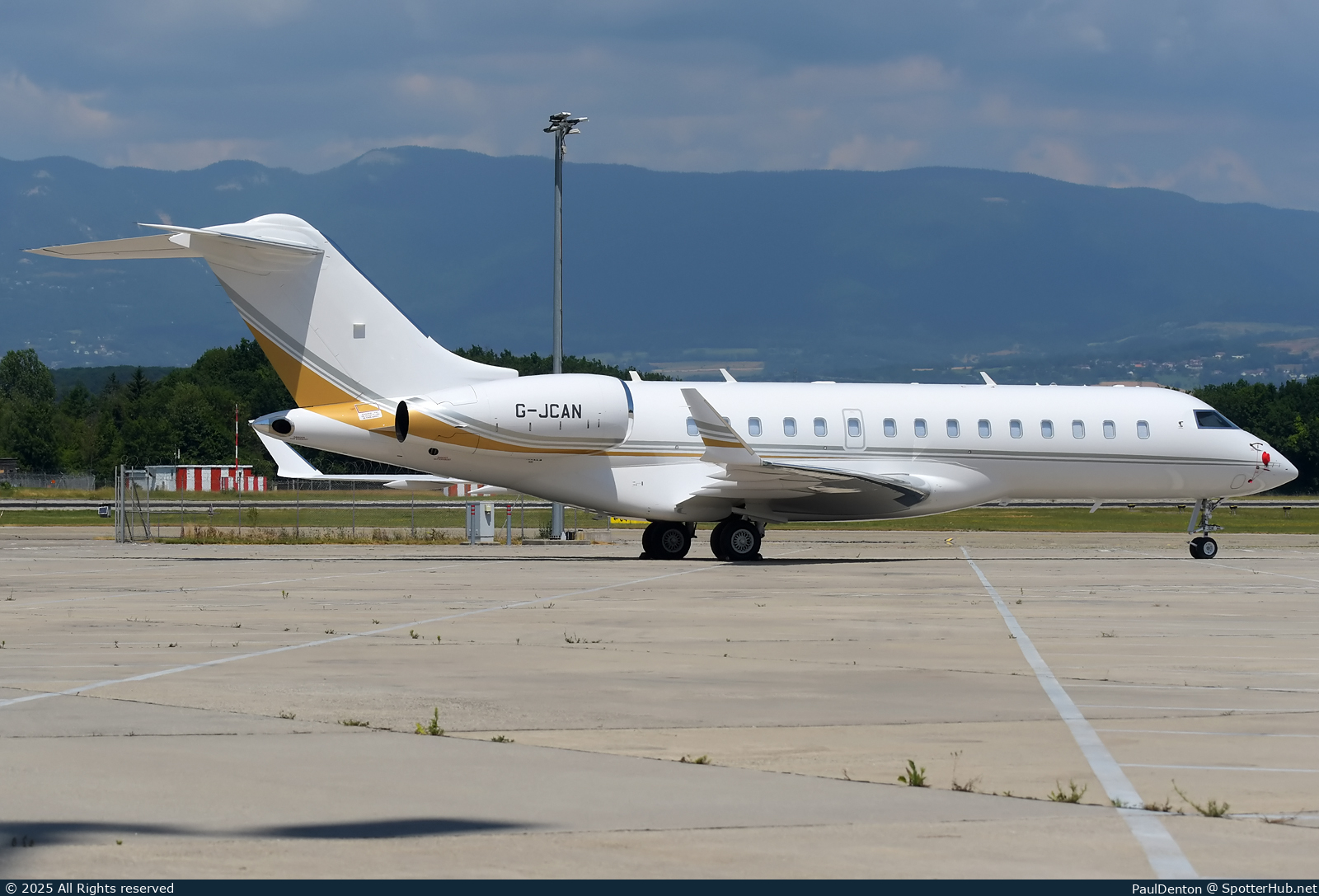 Photo of G-JCAN - Bombardier Global 6500 operated by Voluxis
