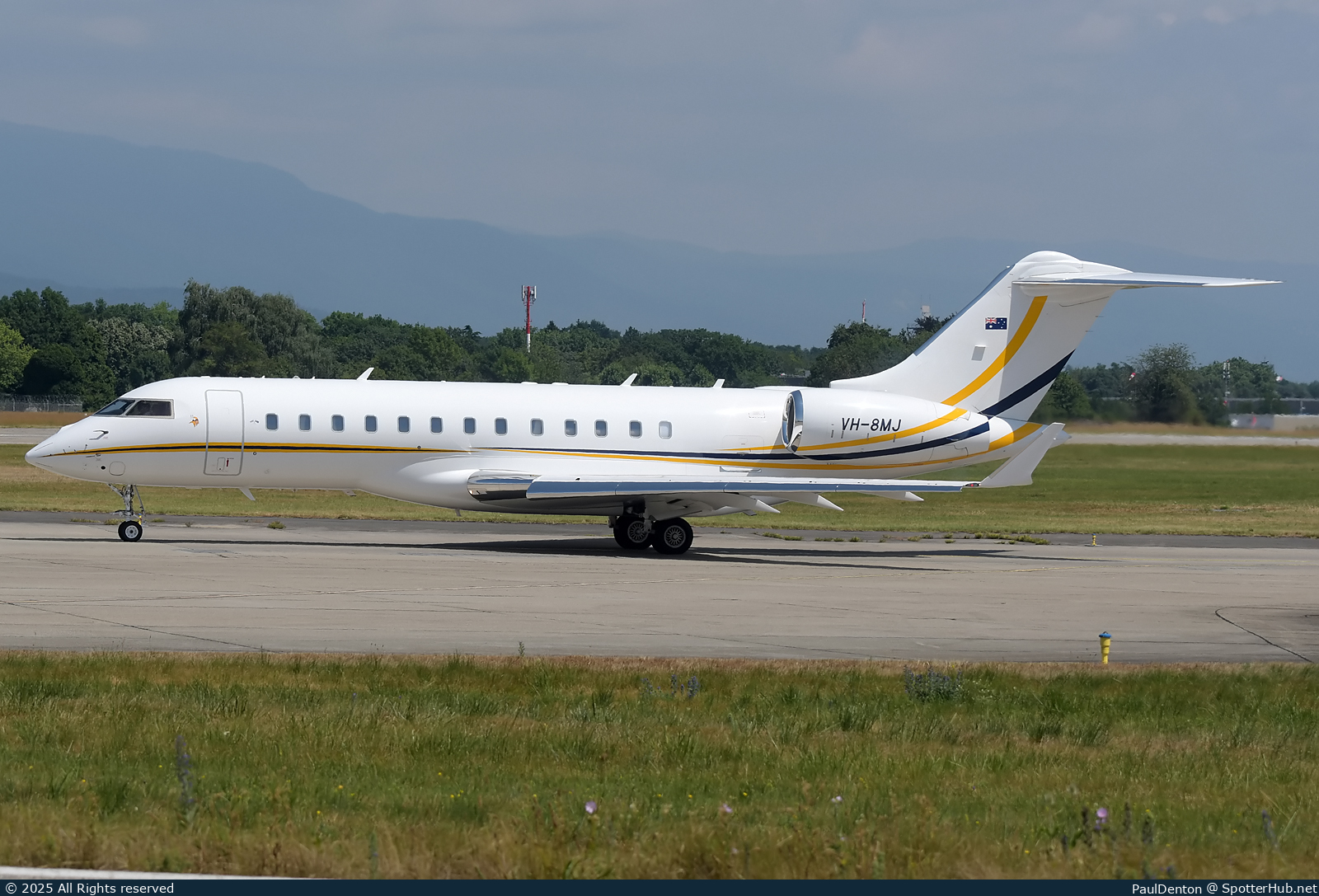 Photo of VH-8MJ - Bombardier Global Express XRS operated by Business Aviation Solutions