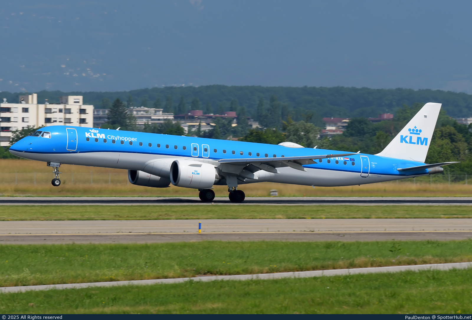 Photo of PH-NXN - Embraer ERJ-195-E2 operated by KLM Cityhopper