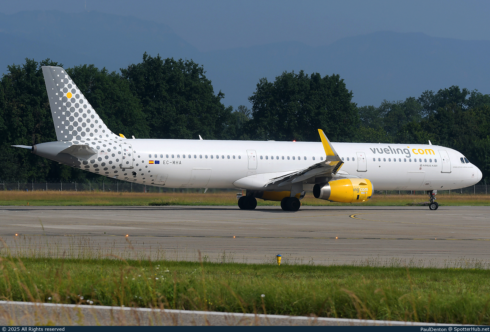 Photo of EC-MHA - Airbus A321-231 operated by Vueling