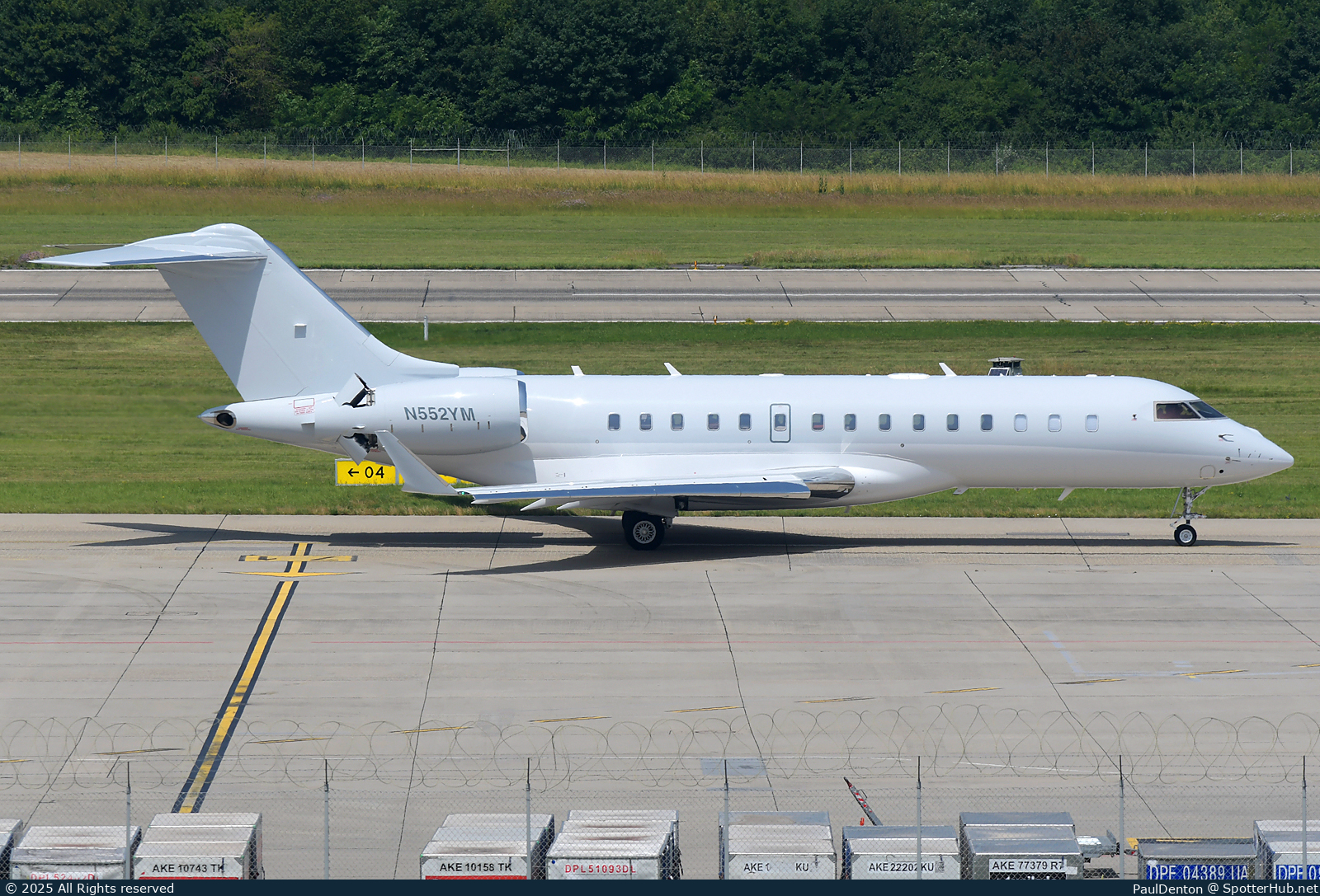 Photo of N552YM - Bombardier Global 6000 operated by Solairus Aviation
