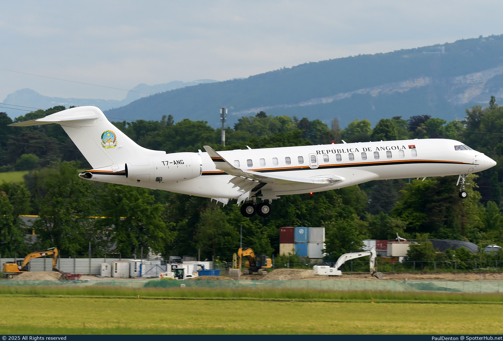 Photo of T7-ANG - Bombardier Global 7500 operated by Government of Angola (opb Global Jet Aruba)