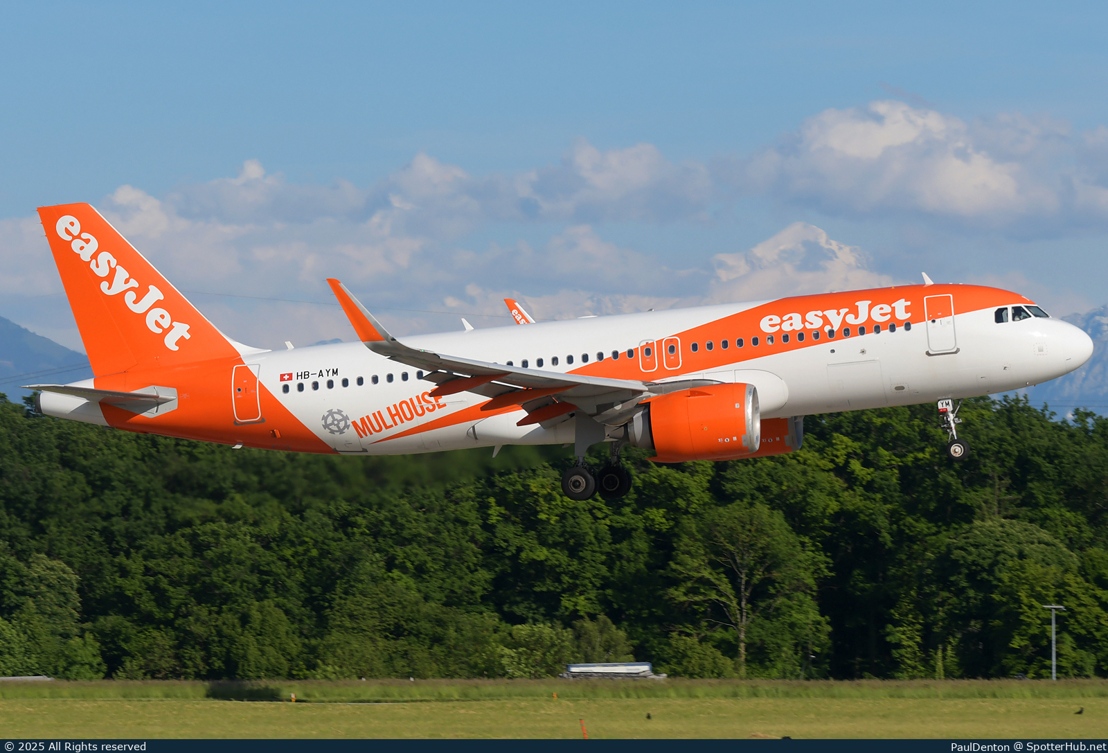 Photo of HB-AYM - Airbus A320-251N operated by easyJet Switzerland