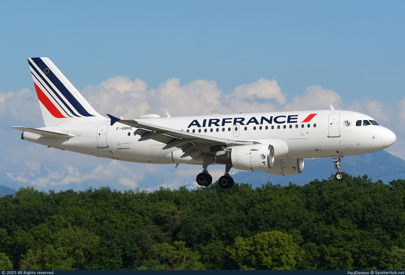 Photo of F-GRHZ - Airbus A319-111 operated by Air France