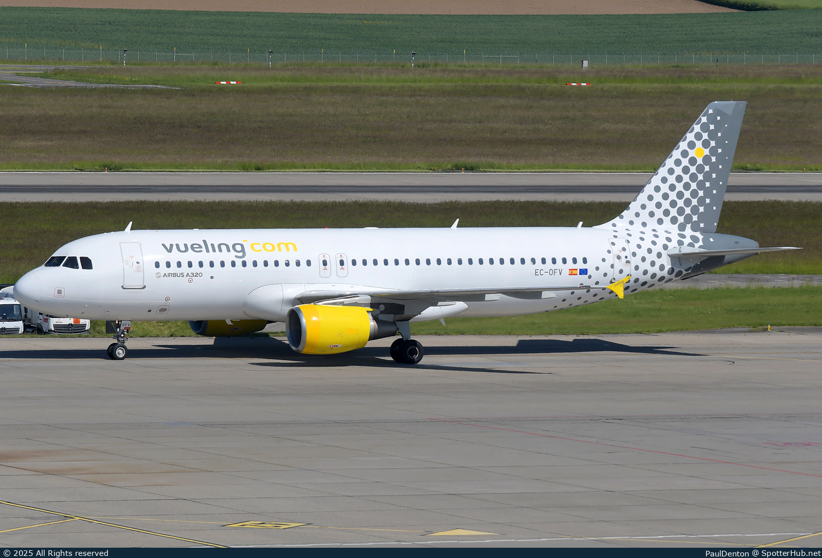 Photo of EC-OFV - Airbus A320-214 operated by Vueling