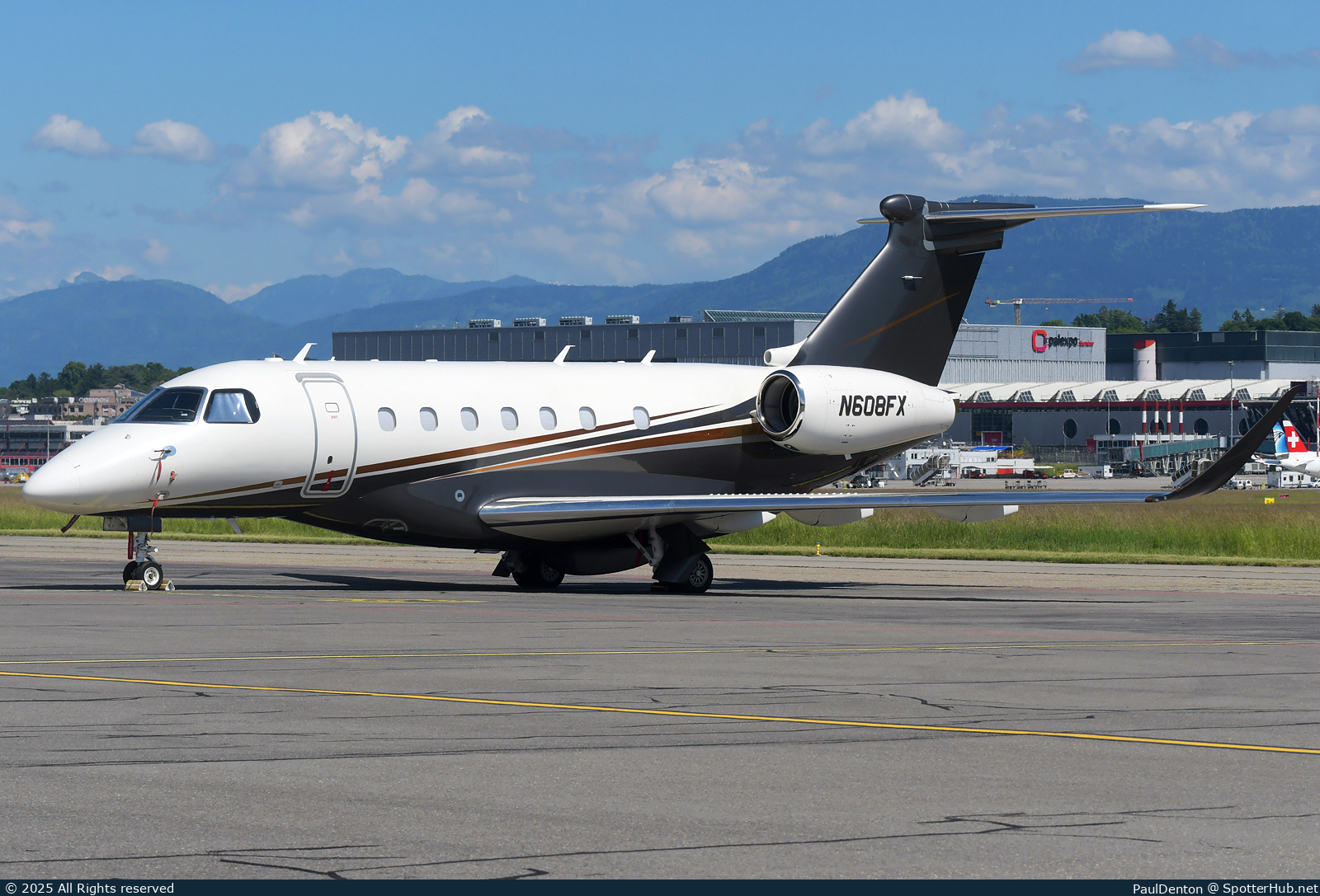Photo of N608FX - Embraer Praetor 600 operated by Flexjet