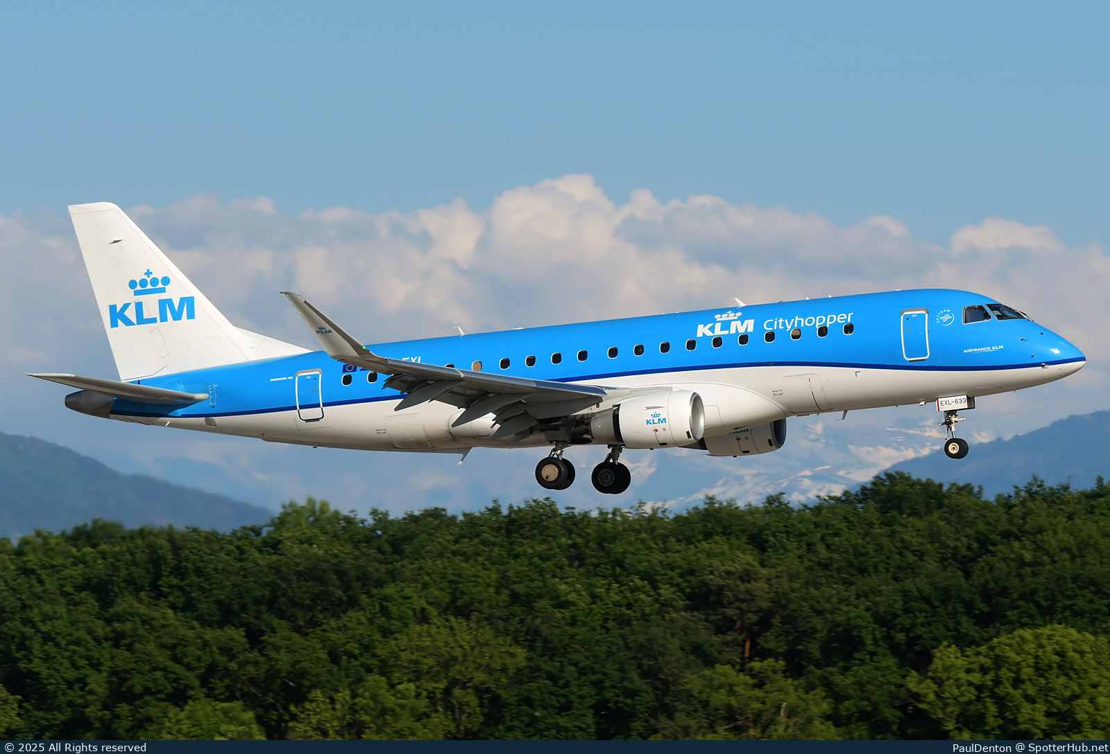 Photo of PH-EXL - Embraer ERJ-175STD operated by KLM Cityhopper