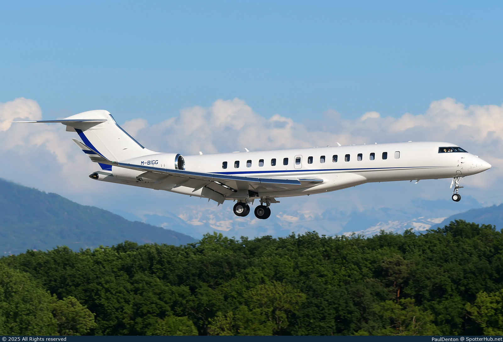 Photo of M-BIGG - Bombardier Global 7500 operated by Horizon Airlines