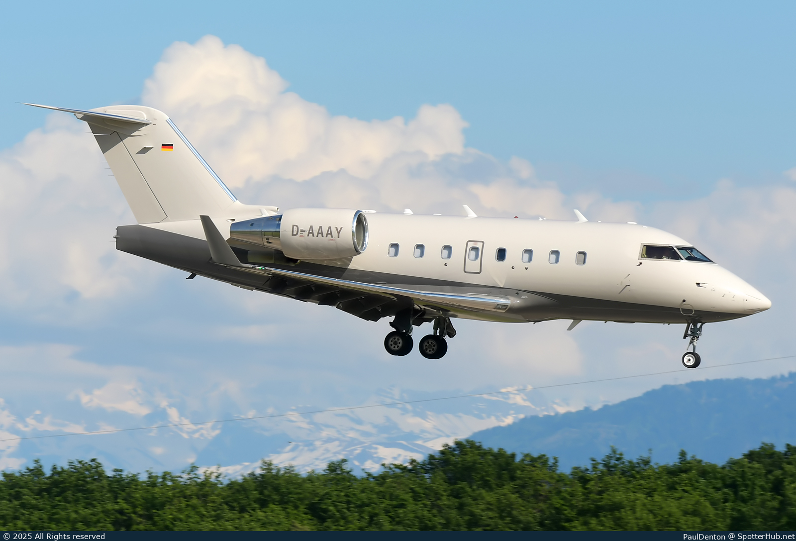 Photo of D-AAAY - Bombardier Challenger 604 operated by Air Independence