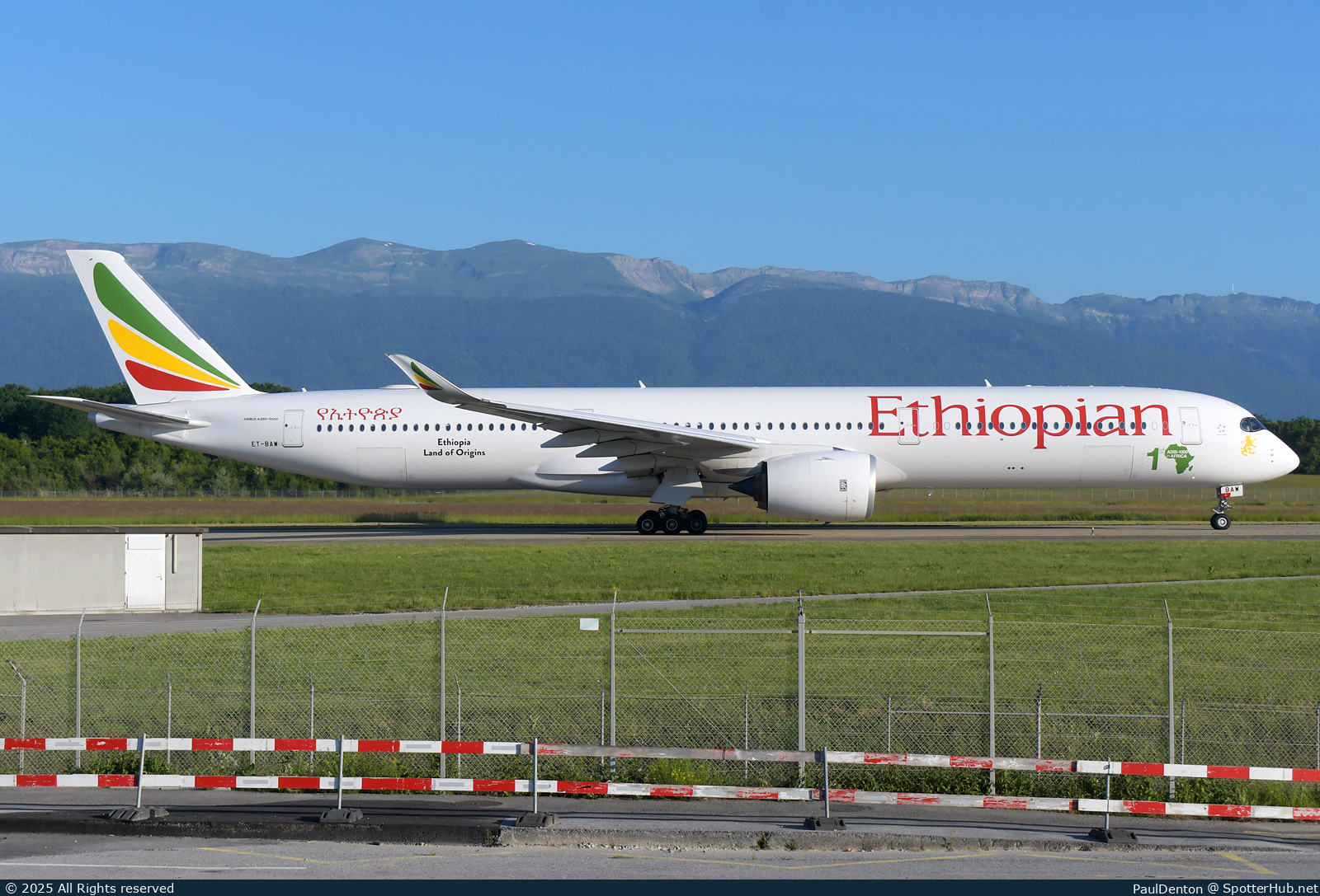 Photo of ET-BAW - Airbus A350-1041 operated by Ethiopian Airlines