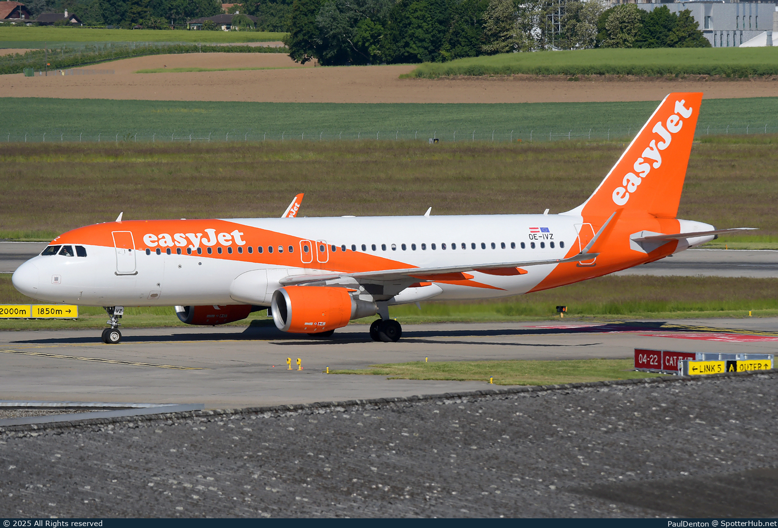 Photo of OE-IVZ - Airbus A320-214 operated by easyJet Europe
