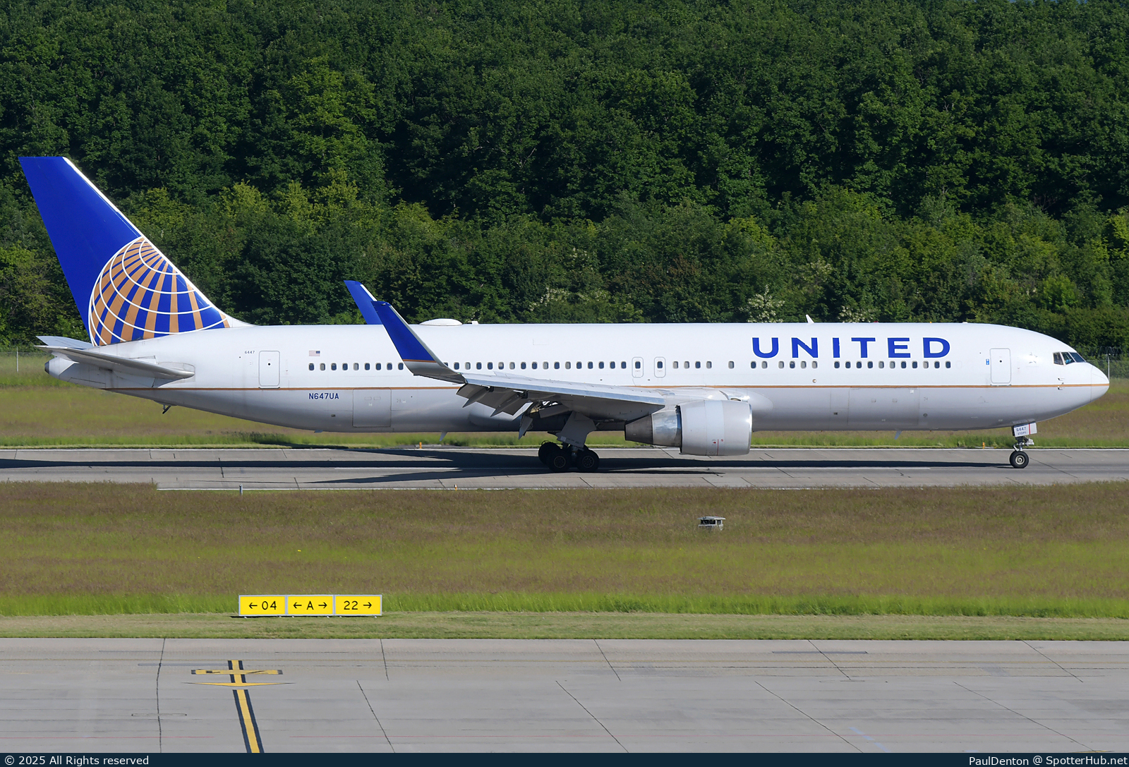 Photo of N647UA - Boeing 767-322(ER) operated by United Airlines
