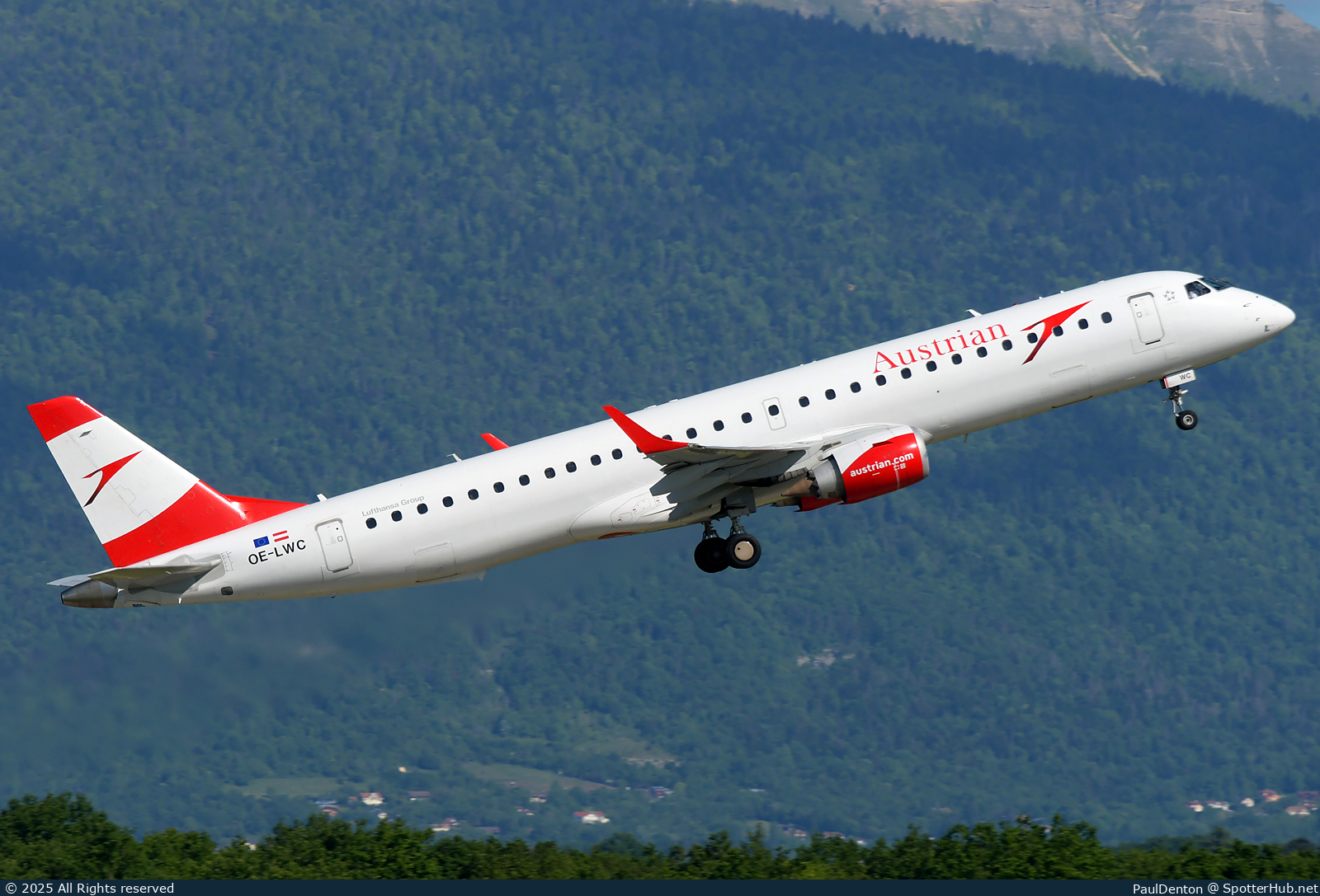 Photo of OE-LWC - Embraer ERJ-195LR operated by Austrian Airlines