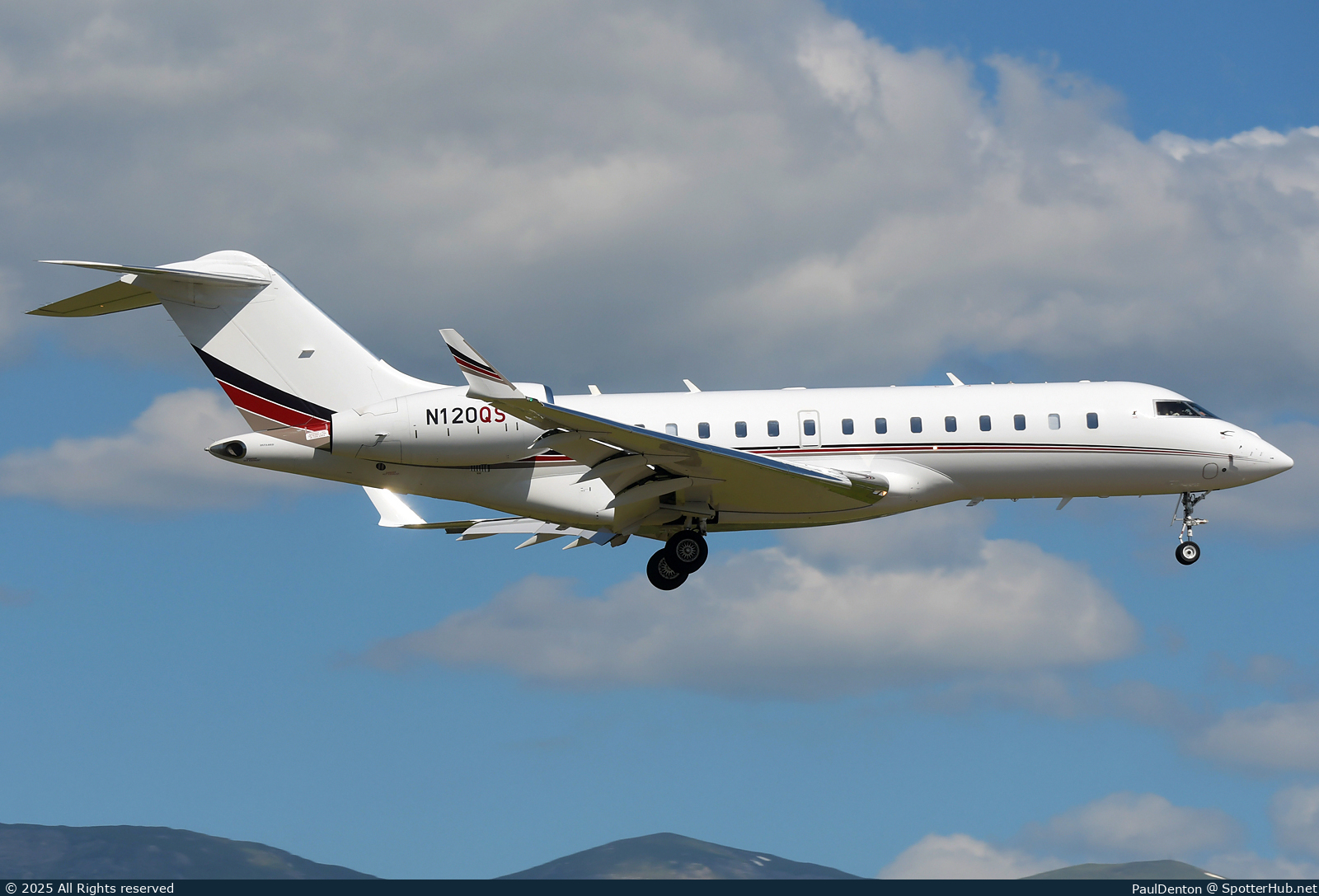 Photo of N120QS - Bombardier Global 5500 operated by NetJets