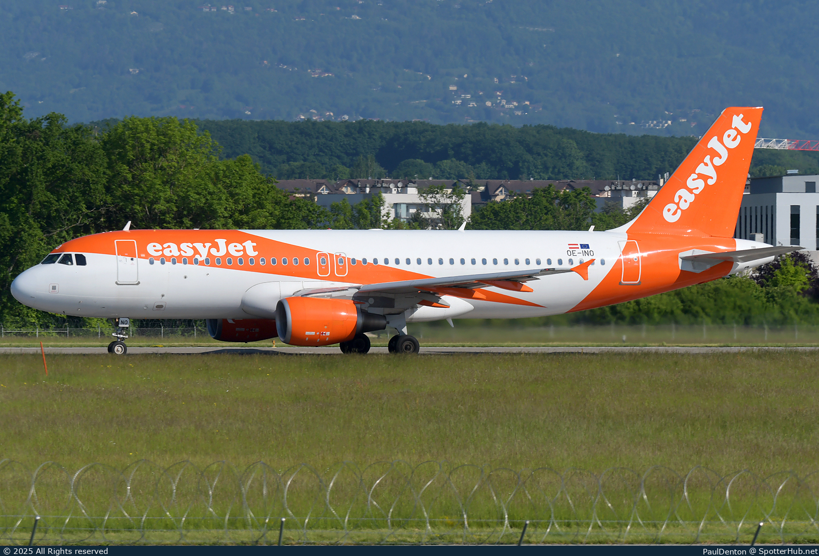 Photo of OE-INO - Airbus A320-214 operated by easyJet Europe