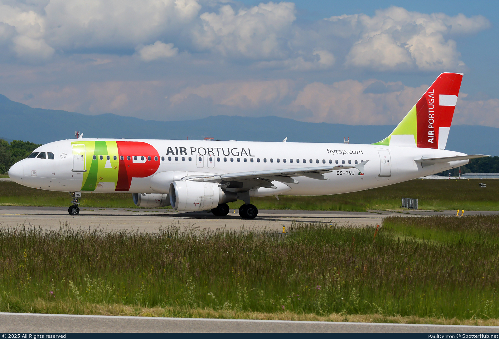 Photo of CS-TNJ - Airbus A320-214 operated by TAP Air Portugal