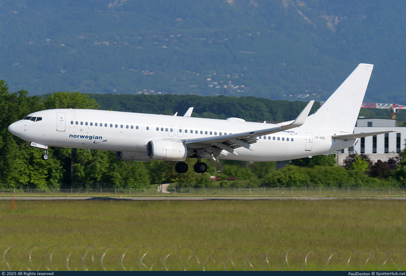 Photo of LN-NGD - Boeing 737-8JP operated by Norwegian Air Shuttle