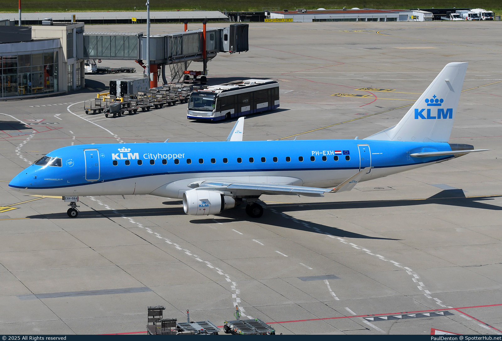 Photo of PH-EXH - Embraer ERJ-175STD operated by KLM Cityhopper