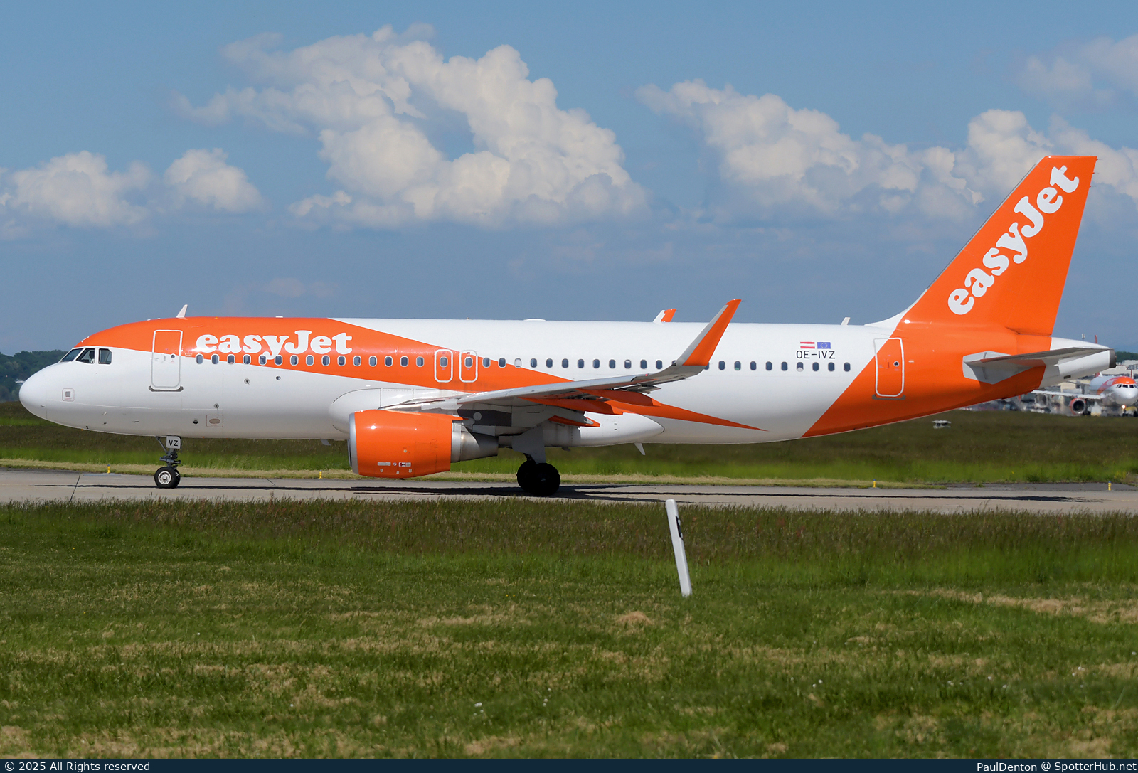 Photo of OE-IVZ - Airbus A320-214 operated by easyJet Europe