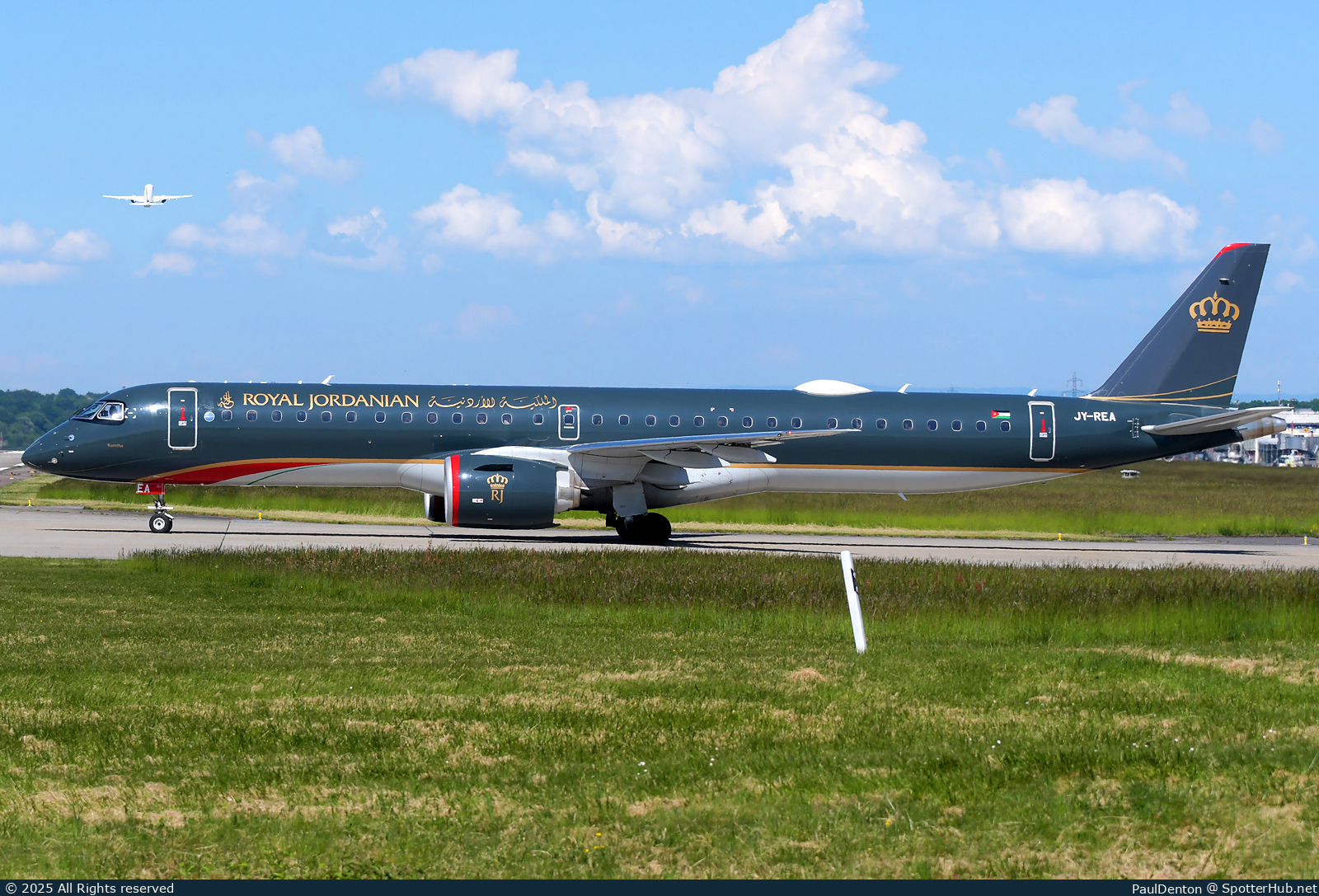 Photo of JY-REA - Embraer ERJ-195-E2 operated by Royal Jordanian Airlines