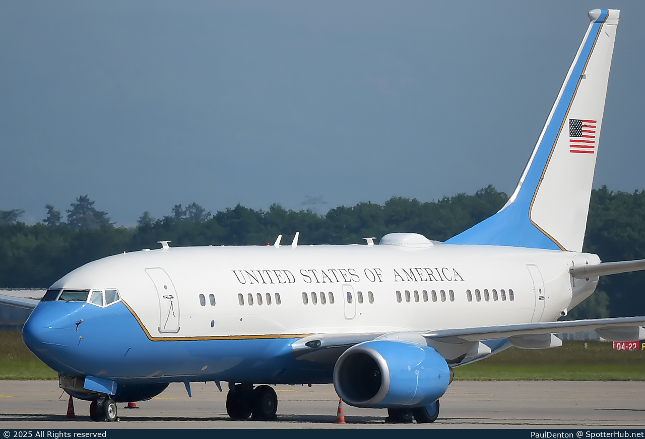Photo of 01-0015 - Boeing C-40B operated by US Air Force