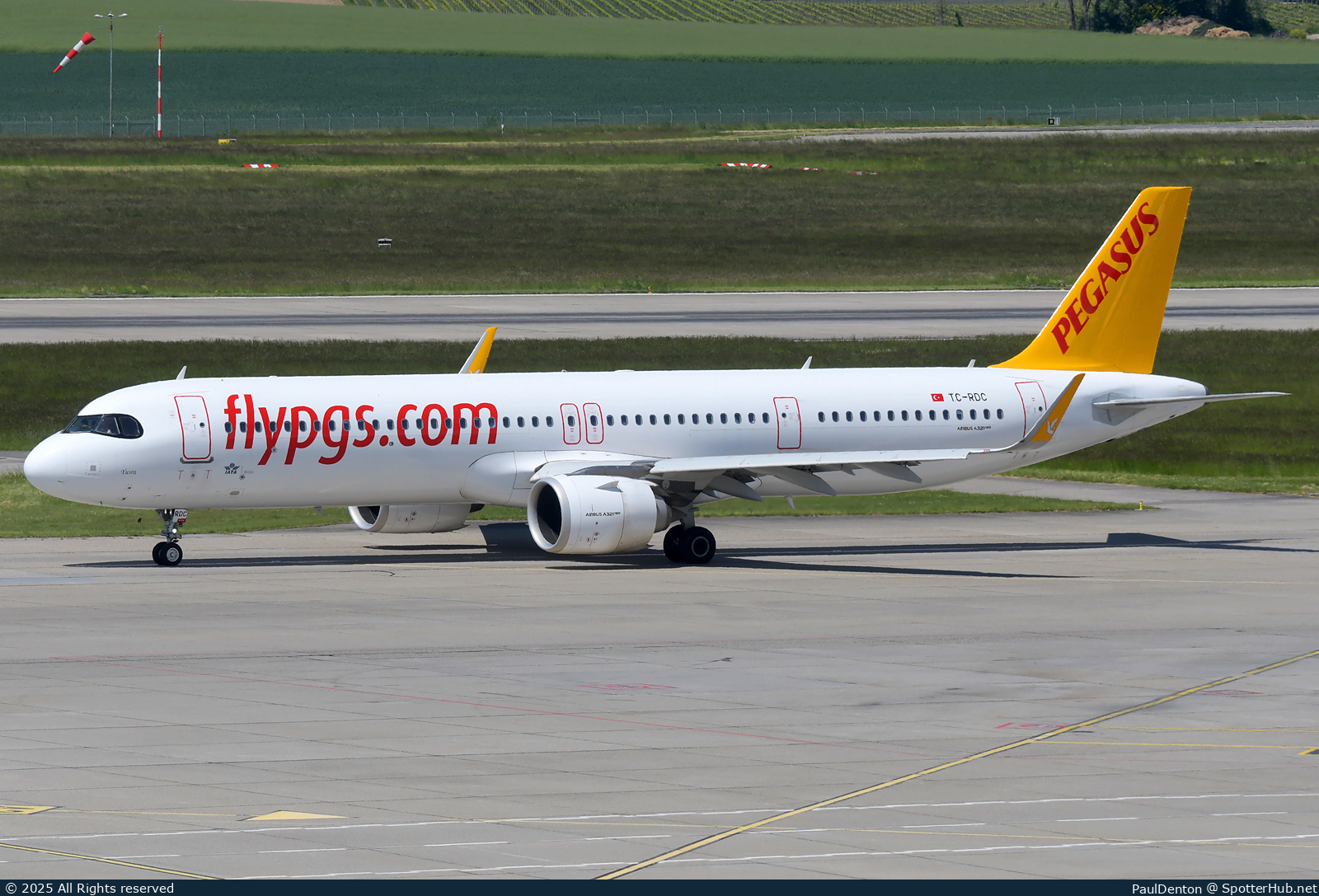 Photo of TC-RDC - Airbus A321-251NX operated by Pegasus Airlines