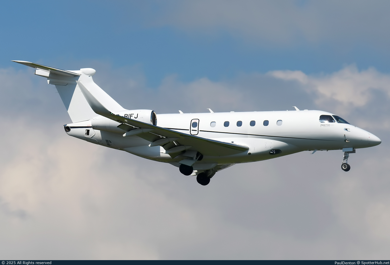 Photo of D-BIFJ - Embraer Praetor 600 operated by VistaJet Germany