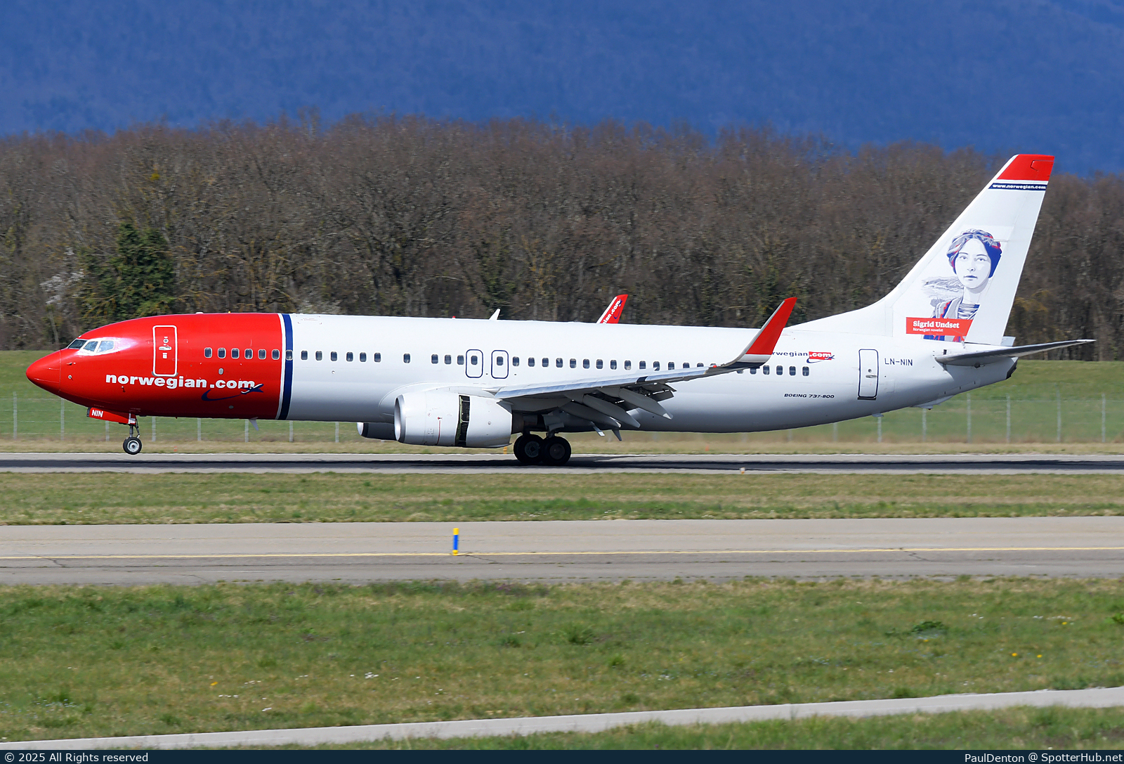 Photo of LN-NIN - Boeing 737-81M operated by Norwegian Air Shuttle