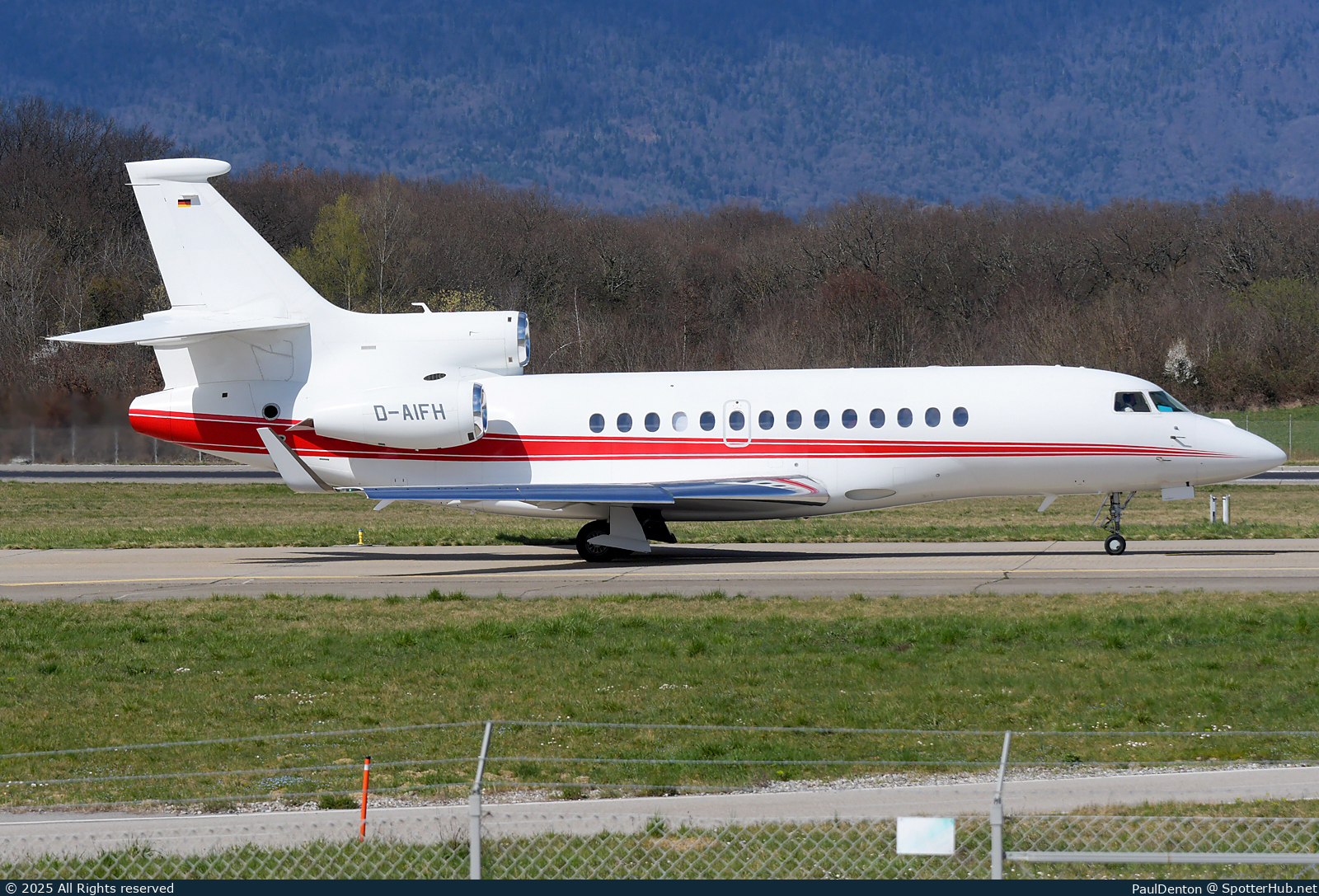 Photo of D-AIFH - Dassault Falcon 7X operated by VistaJet Germany