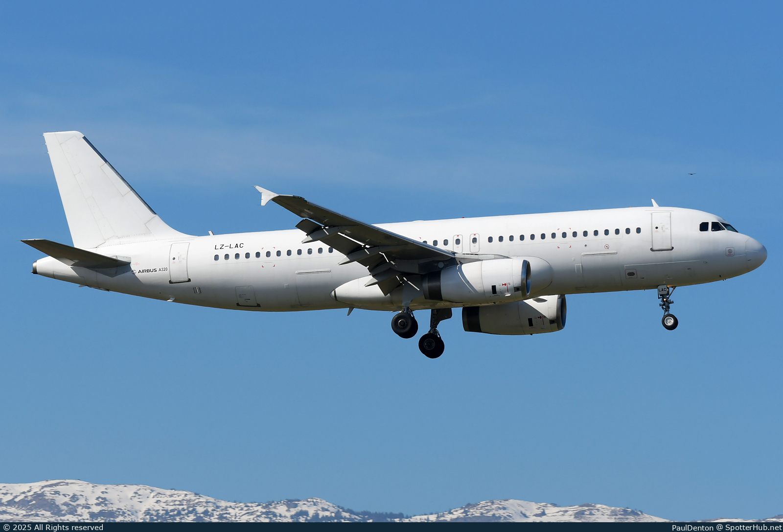 Photo of LZ-LAC - Airbus A320-231 operated by European Air Charter