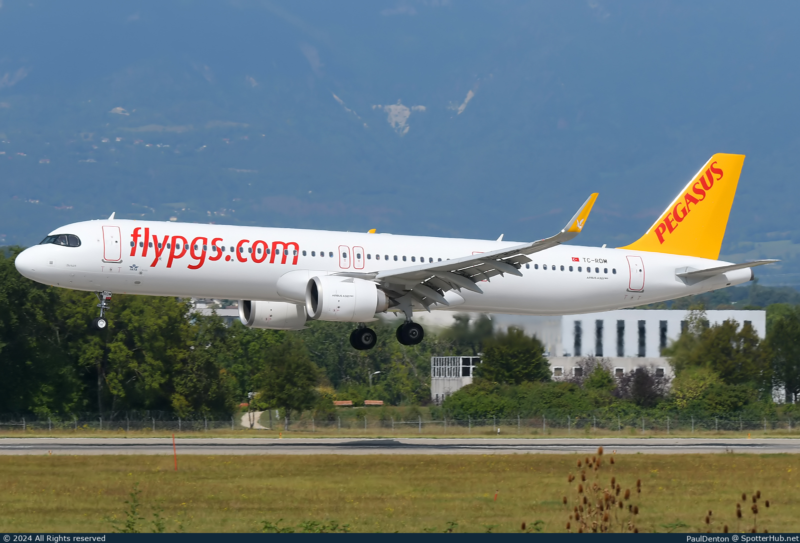 Photo of TC-RDM - Airbus A321-251NX operated by Pegasus Airlines