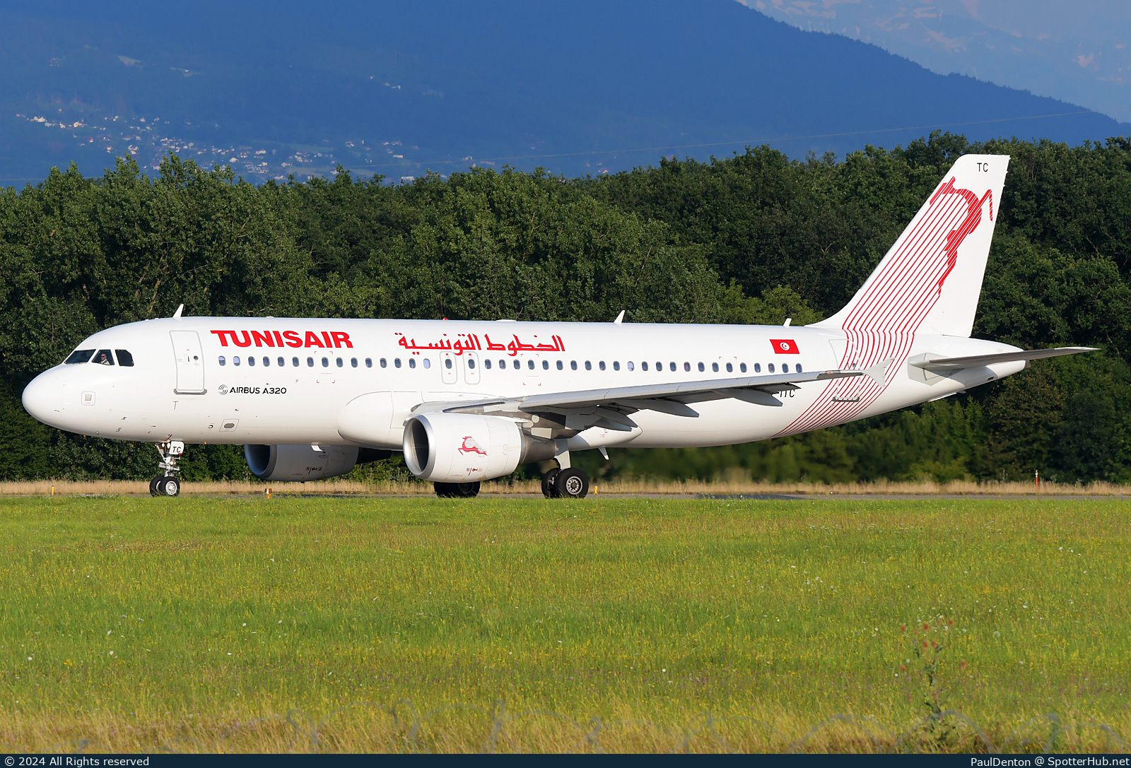 Photo of TS-ITC - Airbus A320-214 operated by Tunisair