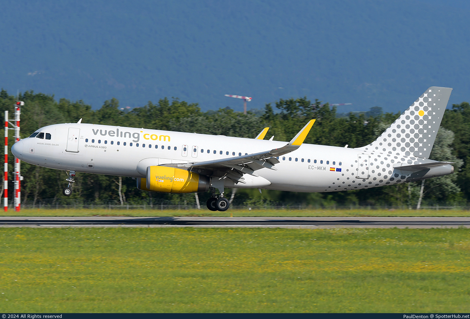 Photo of EC-MKM - Airbus A320-232 operated by Vueling