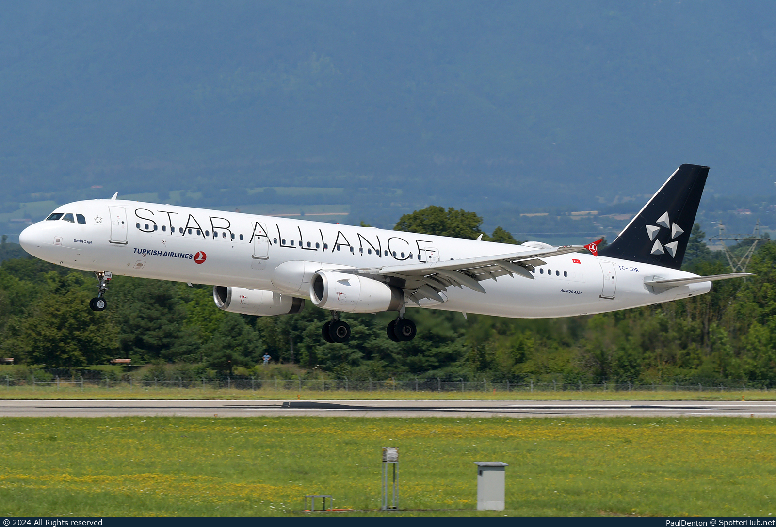Photo of TC-JRR - Airbus A321-231 operated by Turkish Airlines