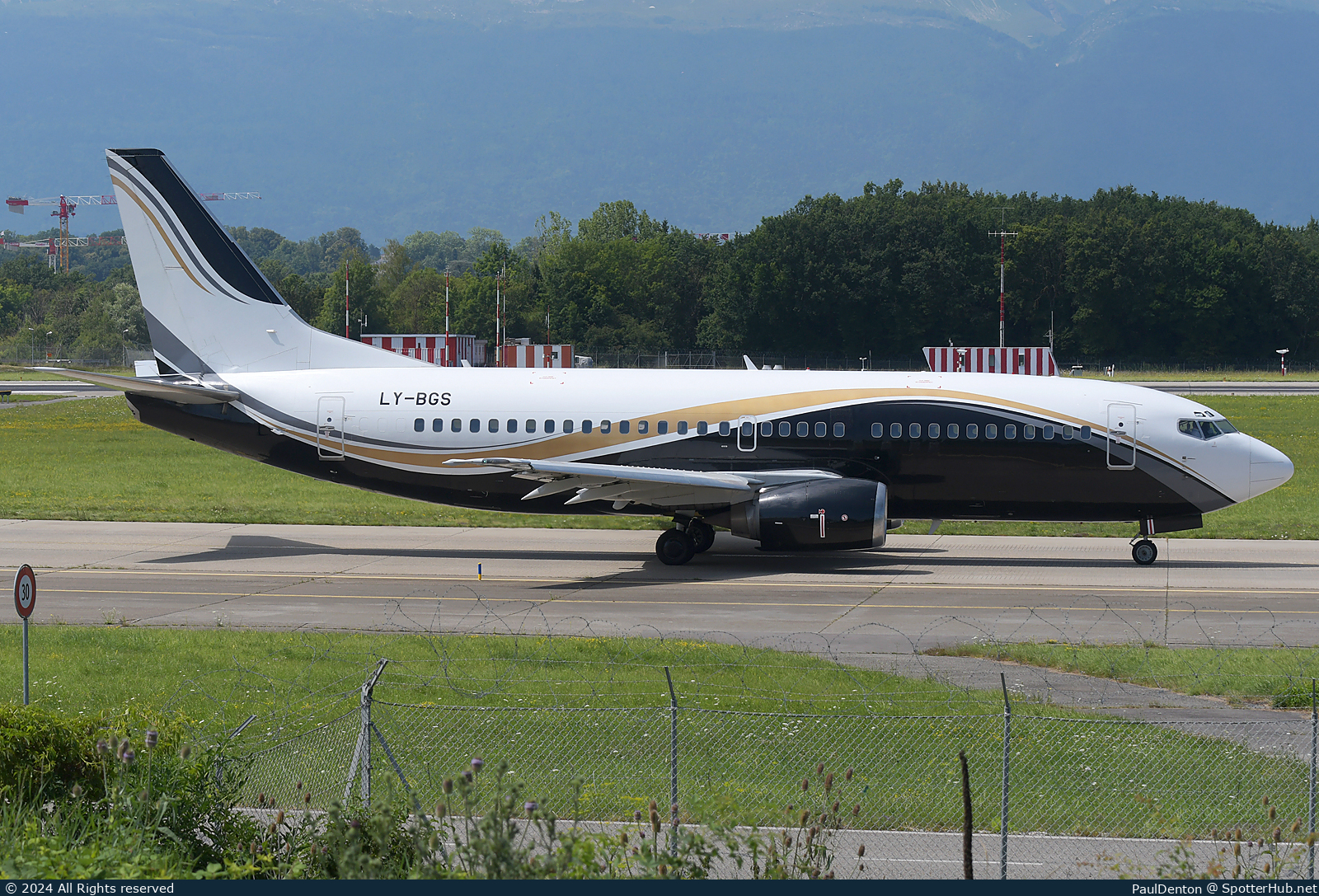 Photo of LY-BGS - Boeing 737-3L9 operated by KlasJet