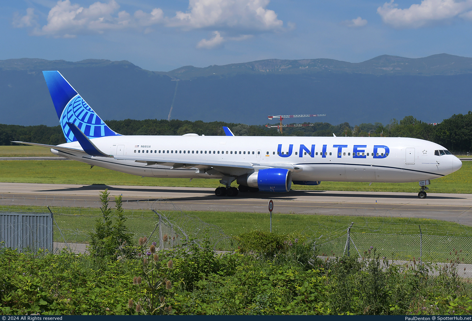 Photo of N661UA - Boeing 767-322(ER) operated by United Airlines