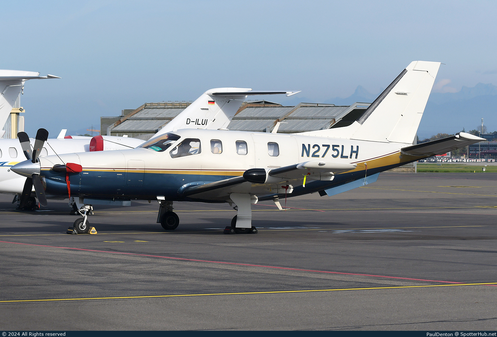 Photo of N275LH - SOCATA TBM 700 operated by Private