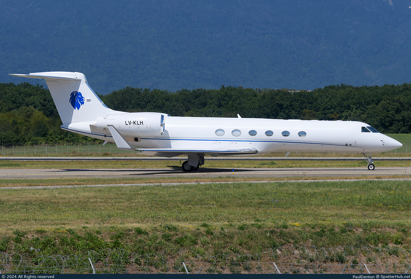 Photo of LV-KLH - Gulfstream GV operated by FLYZAR Servicios y Emprendimientos Aéreos