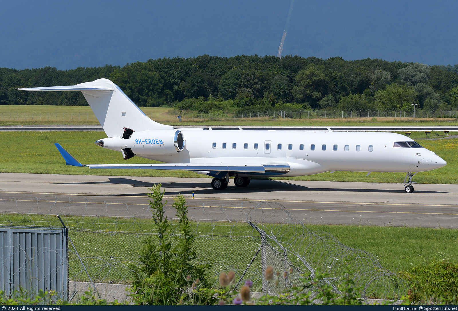 Photo of 9H-EROES - Bombardier Global 6000 operated by Hyperion Aviation