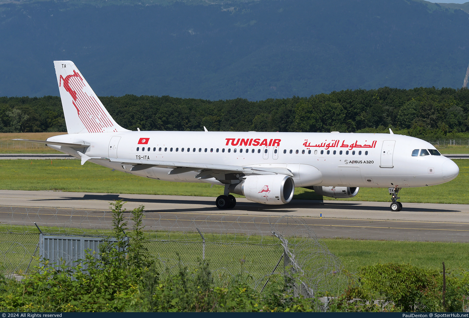 Photo of TS-ITA - Airbus A320-214 operated by Tunisair