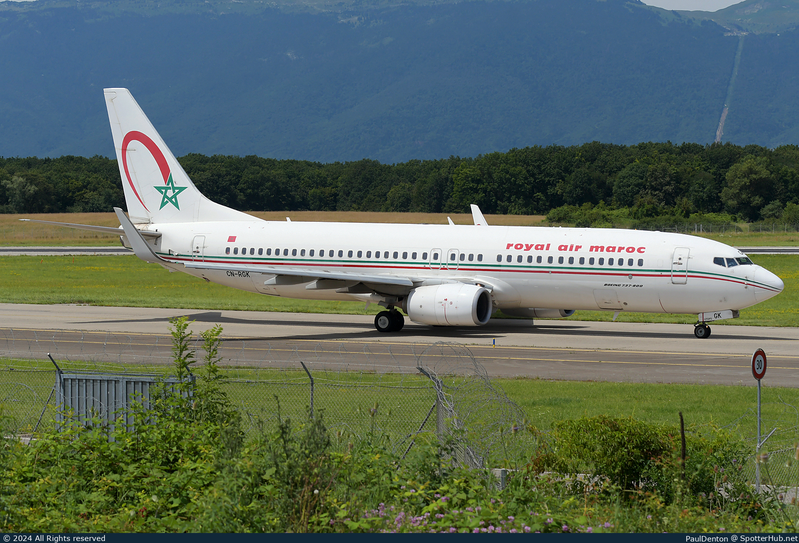 Photo of CN-RGK - Boeing 737-8B6 operated by Royal Air Maroc