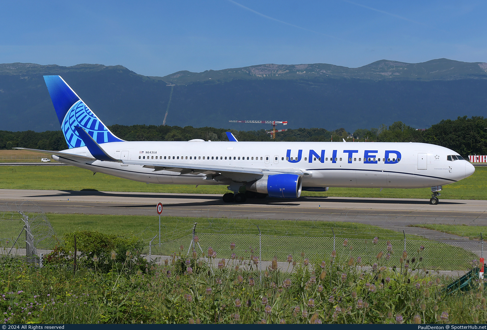 Photo of N643UA - Boeing 767-322(ER) operated by United Airlines