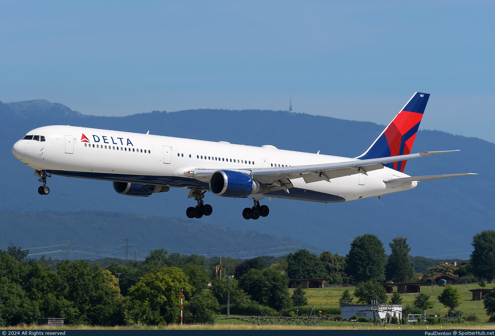 Photo of N831MH - Boeing 767-432(ER) operated by Delta Air Lines