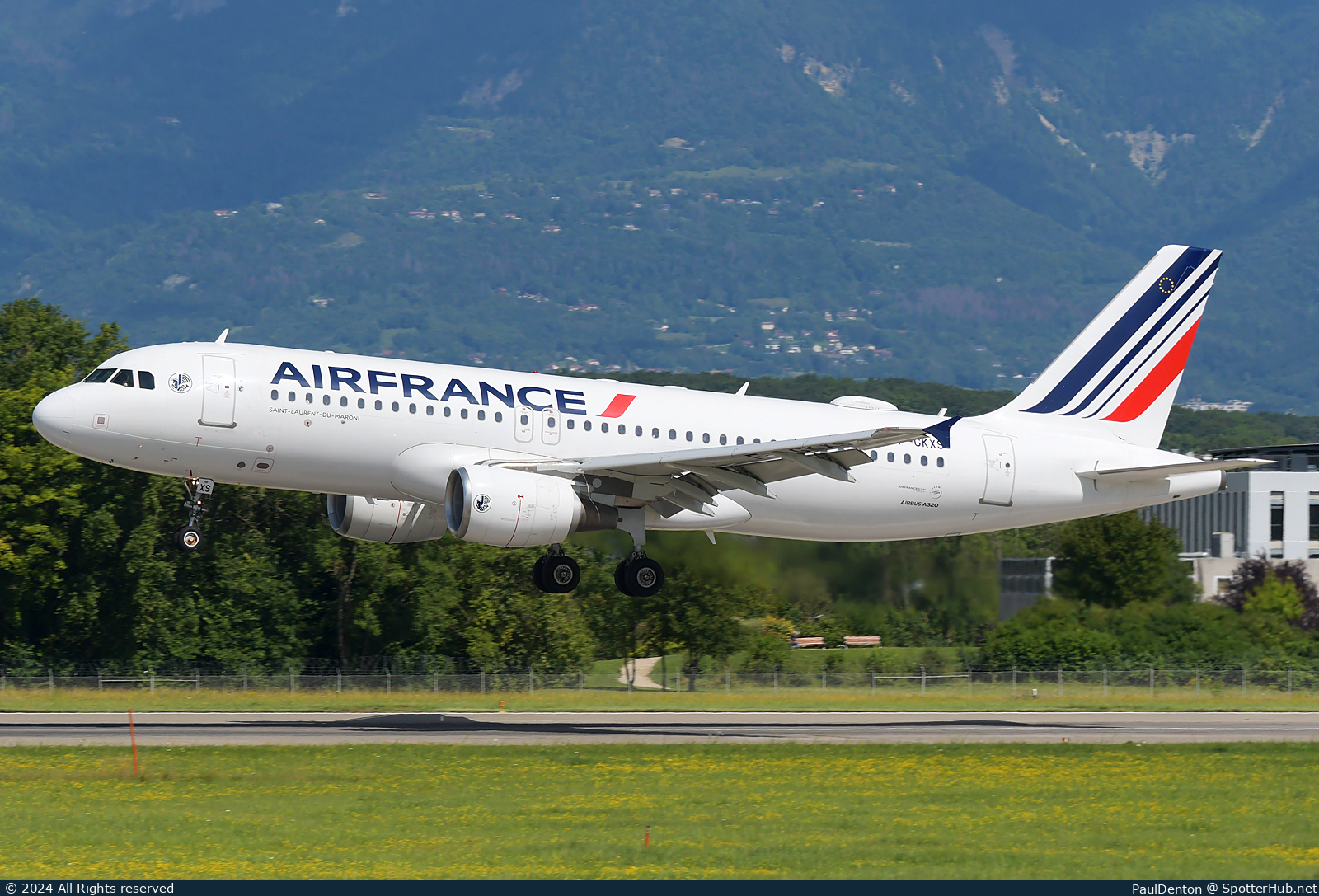 Photo of F-GKXS - Airbus A320-214 operated by Air France