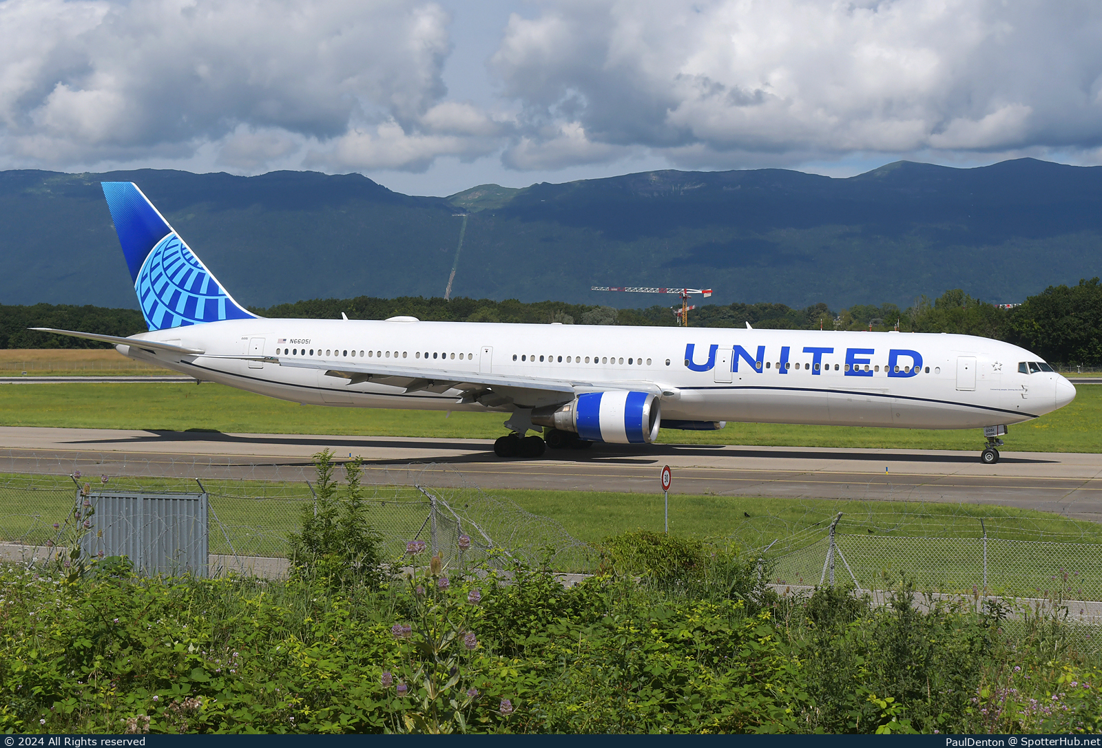 Photo of N66051 - Boeing 767-424(ER) operated by United Airlines