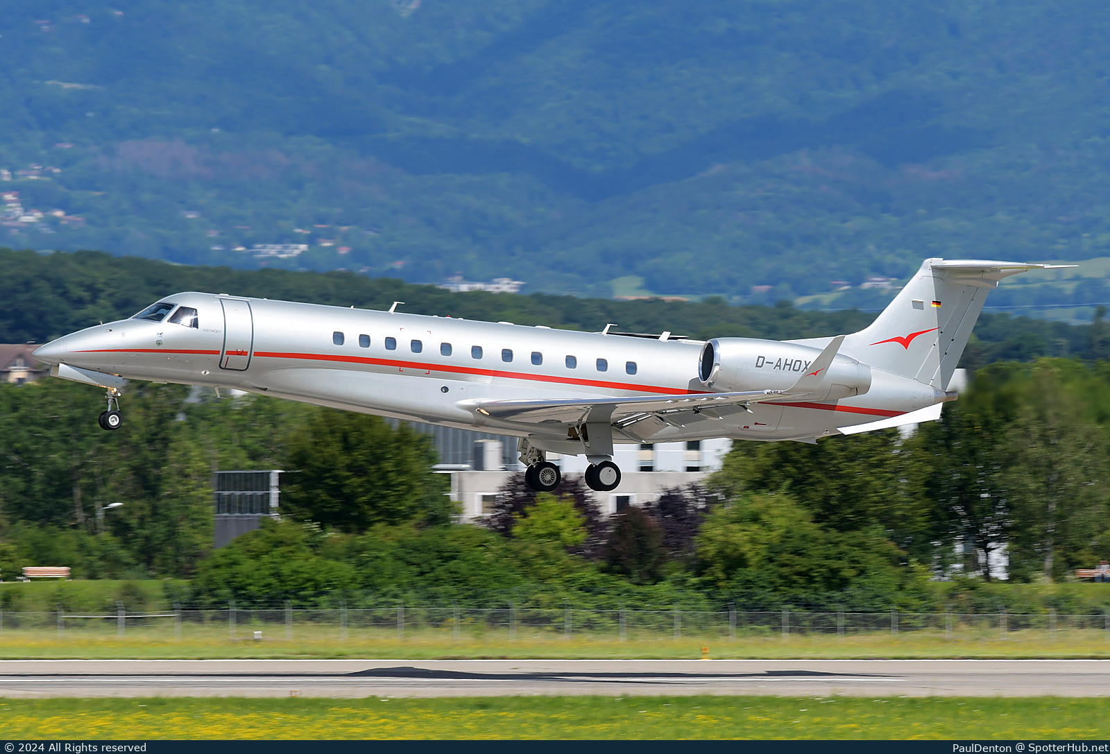 Photo of D-AHOX - Embraer Legacy 650 operated by VistaJet Germany