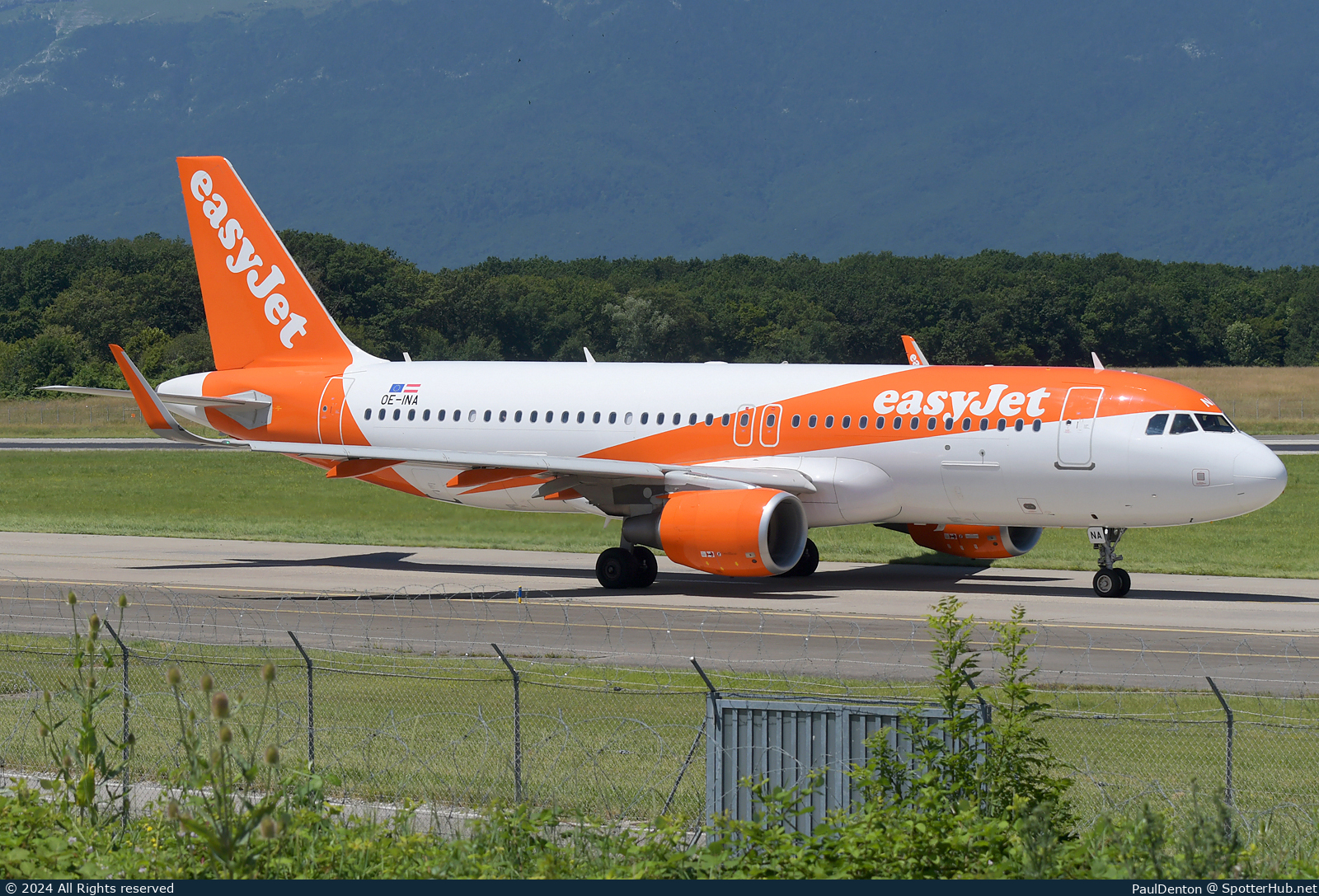 Photo of OE-INA - Airbus A320-214 operated by easyJet Europe