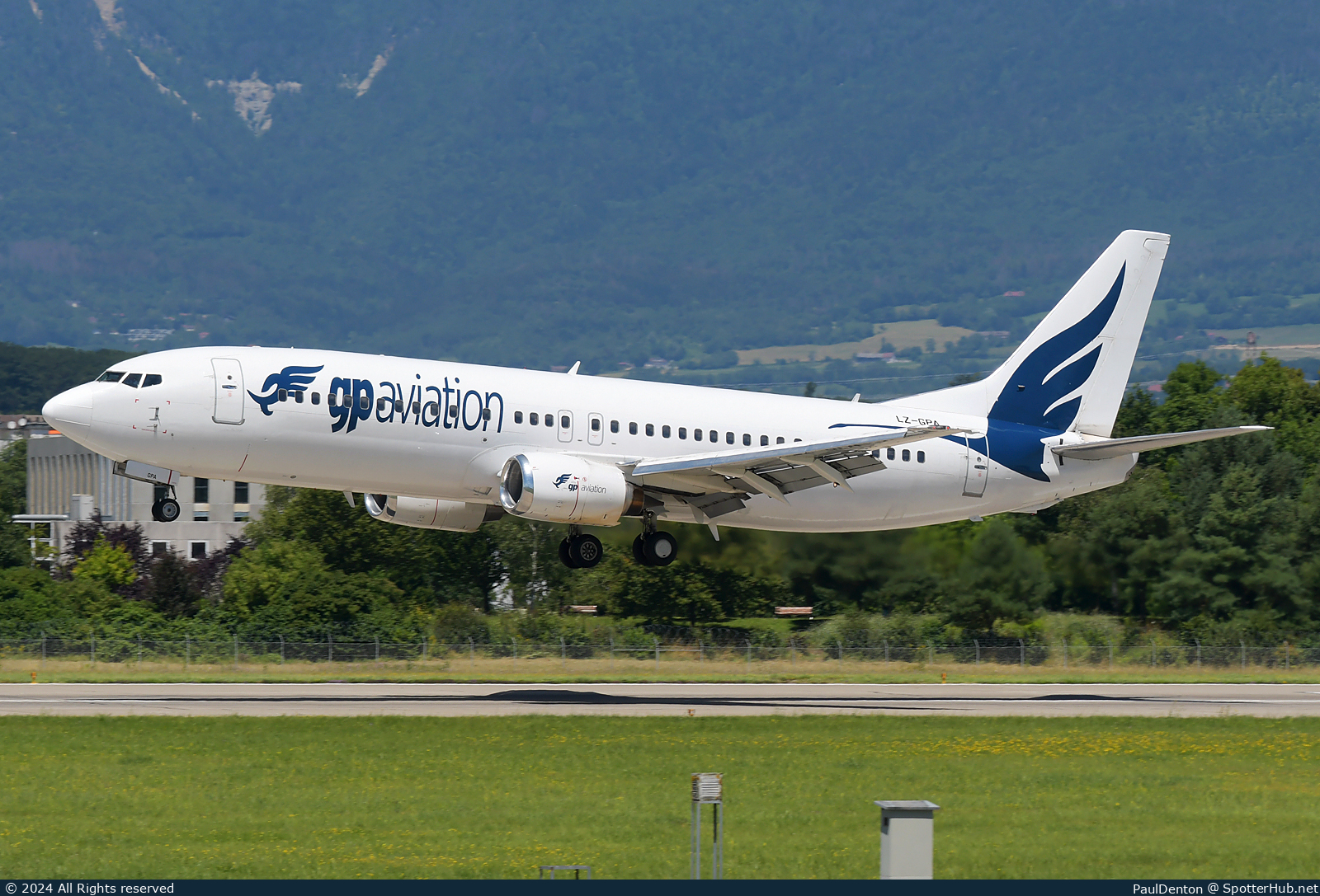 Photo of LZ-GPA - Boeing 737-430 operated by GP Aviation