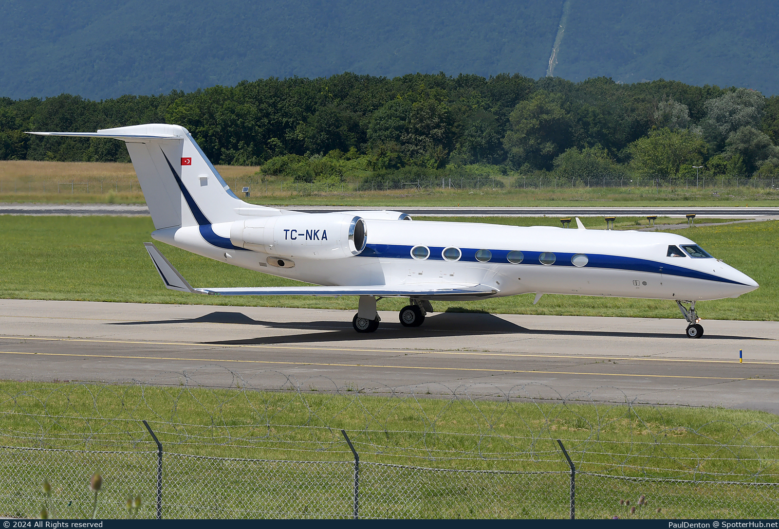 Photo of TC-NKA - Gulfstream GIV-X (G450) operated by Airenka